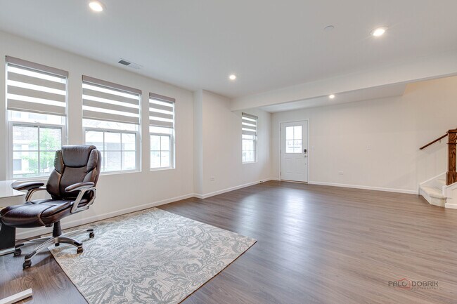 Foto del edificio - 121 Yorktown Ct