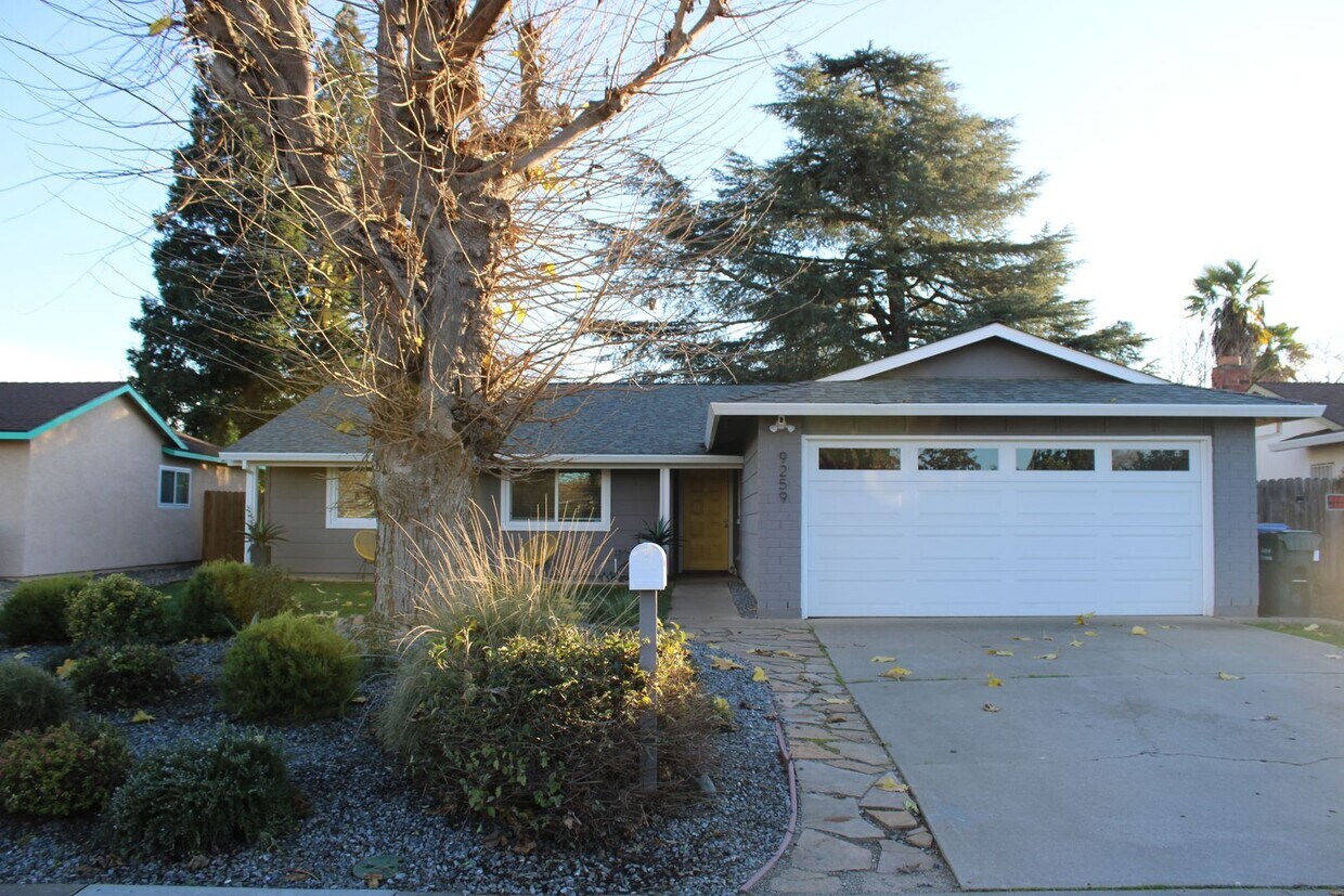 Primary Photo - 9259 Medallion Way