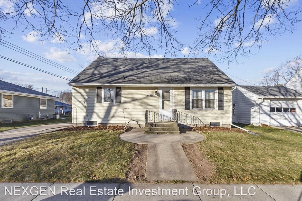 3 br, 2 bath House 2023 N St House Rental in Appleton, WI