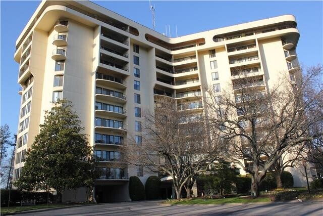 Foto principal - 6666 Brookmont Terrace