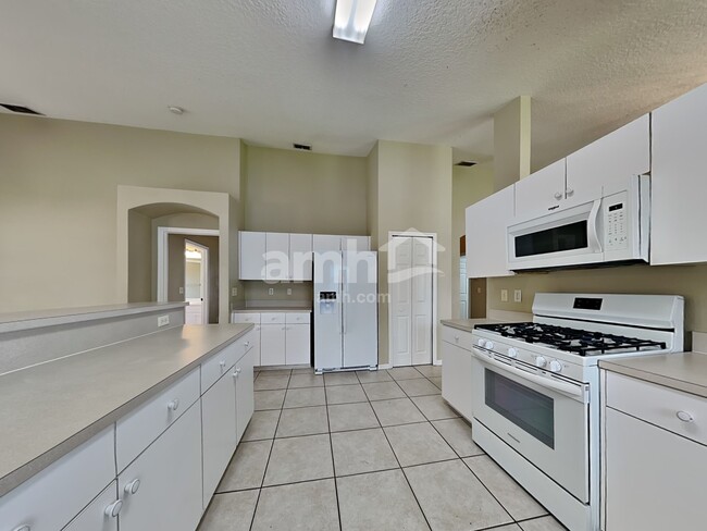 Building Photo - 24653 Laurel Ridge Dr