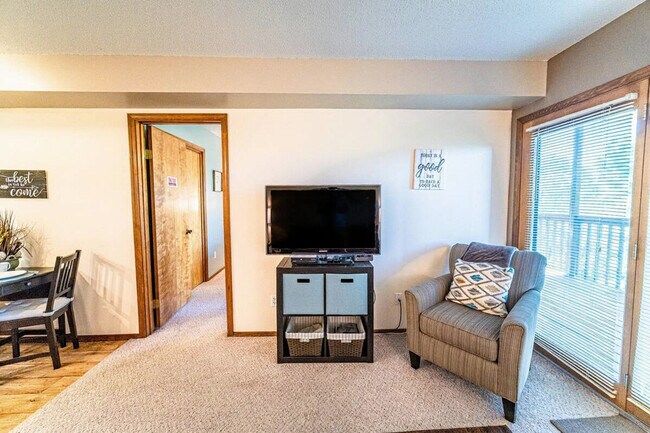 Foto del edificio - 5 Chandler Ln