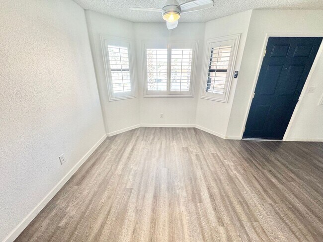 Foto del edificio - Comfortable top-floor 2 bedroom condo in a prime Northwest location