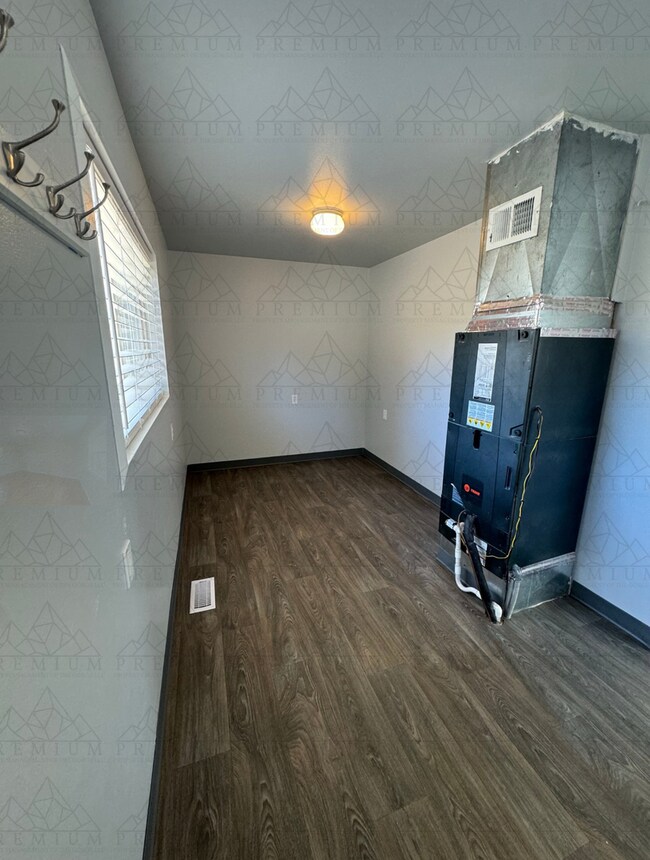 Building Photo - 402 McCoy St