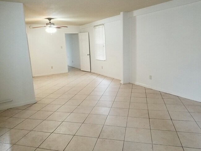 Building Photo - 114 N Bernadotte St