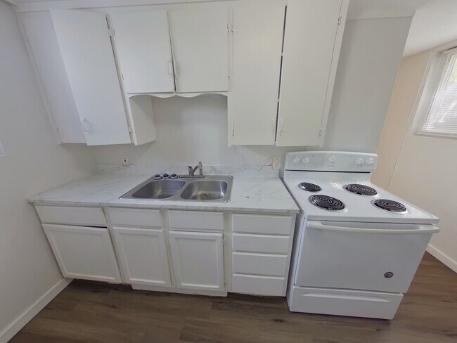 Foto del edificio - 145 N Ash St