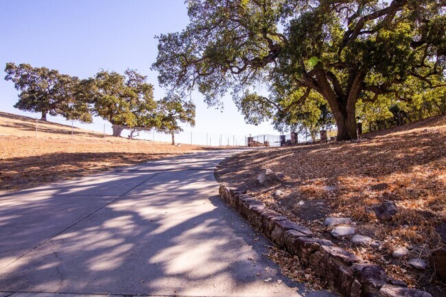 Foto del edificio - 18155 Barnard Rd