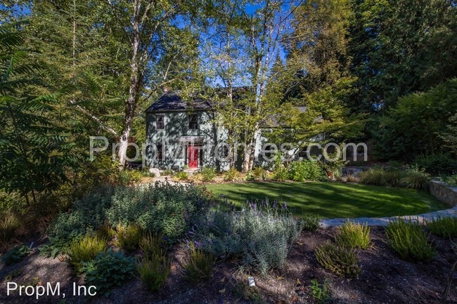 Building Photo - 3847 Mapleton Dr