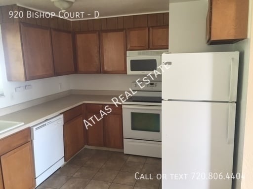 Building Photo - Rare 3 Bedroom Apartment Near Downtown Cas...