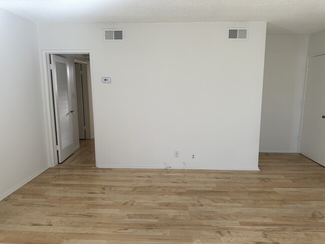 Foto del edificio - 4325 Dixie Canyon Ave