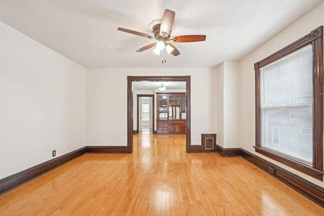 Foto del edificio - 1660 N Marshall St