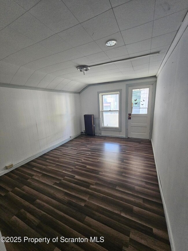 Building Photo - 2046 N Main Ave