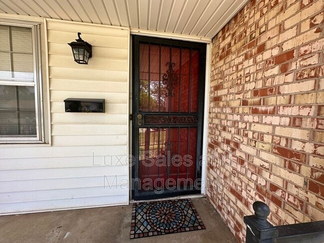 Building Photo - 3004 Edgewood Dr