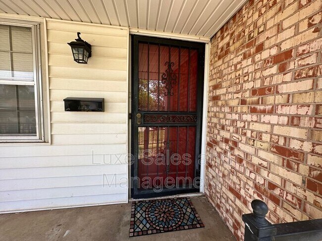 Foto del edificio - 3004 Edgewood Dr