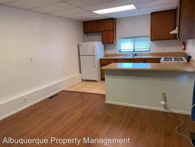 Building Photo - 1 br, 1 bath Apartment - 310 University SE