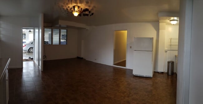 Building Photo - 2 Bedrooms, Pet Friendly, Quite Neighborho...