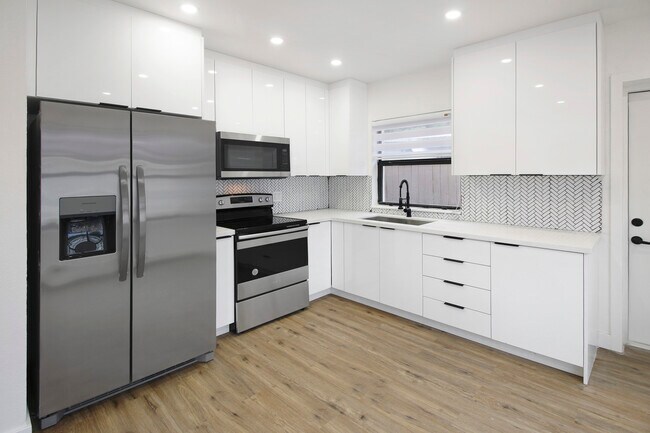 Photo - 800 NW 101st St House