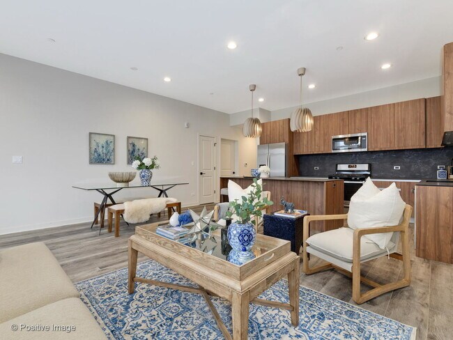 Foto del edificio - 760 E Irving Park Rd