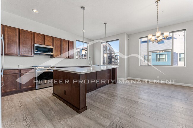 Building Photo - 6996 W Alaska Dr
