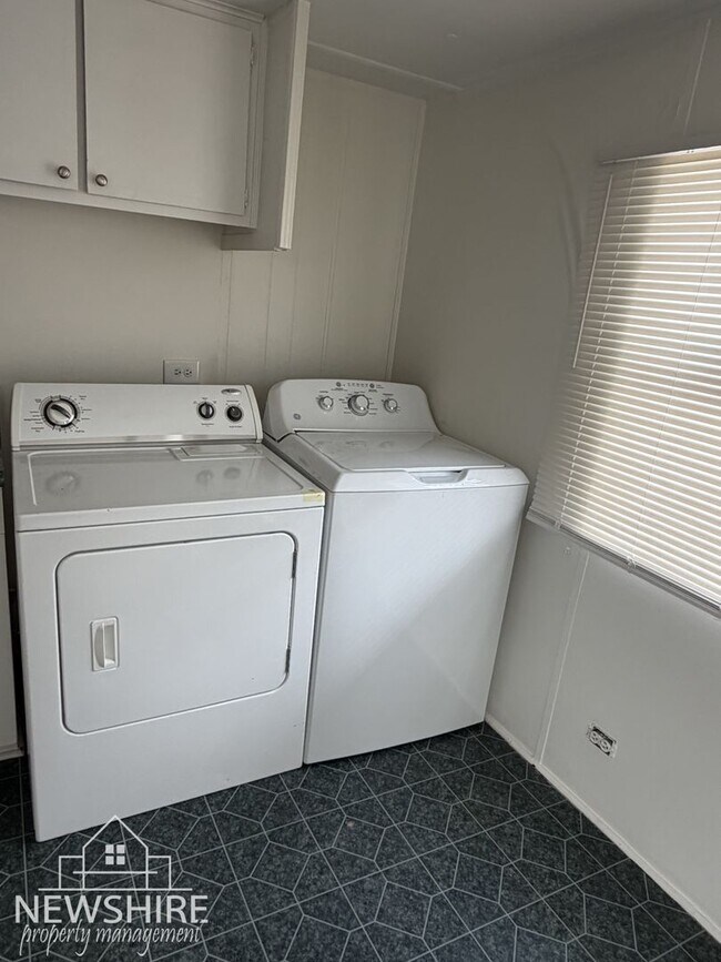 Foto del edificio - 1139 Ridgecrest Ave