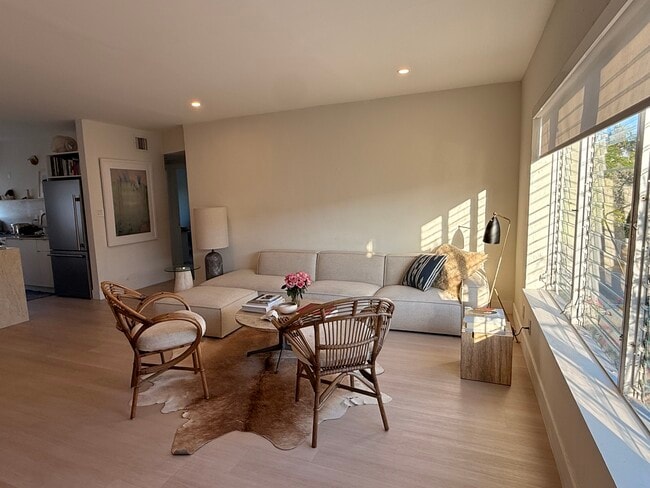 Foto del edificio - 8115 Hawthorne Ave