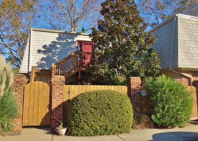 Foto del edificio - Spacious Condo One Mile to the Beach! One Living Level - Pet Friendly - Private Patio - Ready 05-...