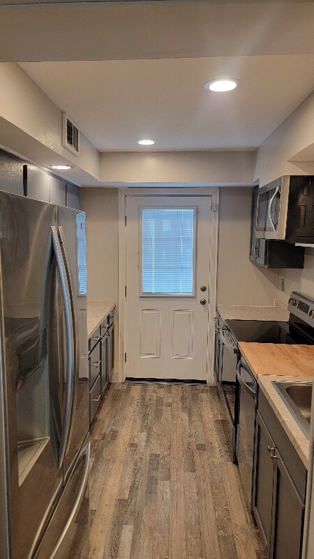 Foto del edificio - 7436 Countrybrook Dr