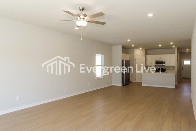 Foto del edificio - 14729 Mountain Strm Dr