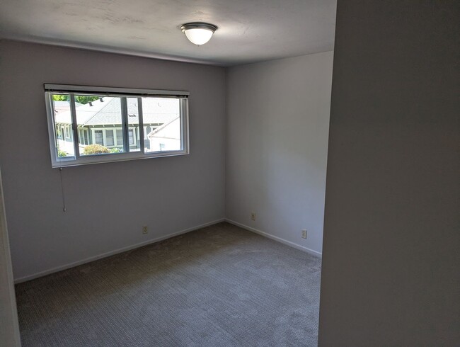 Building Photo - 1312 Broad St