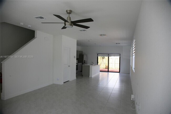 Foto del edificio - 371 NE 16th St