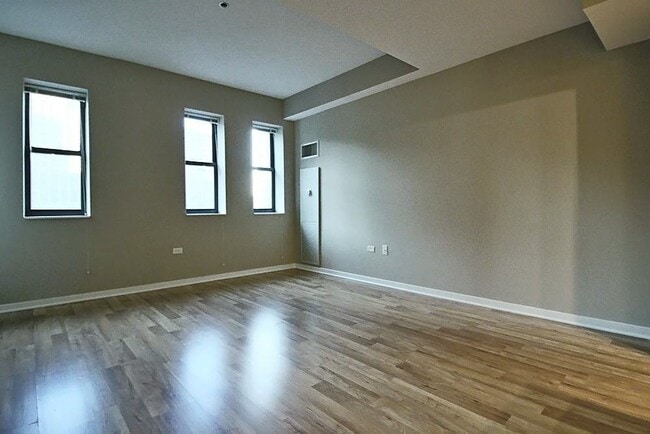 Building Photo - 186 W Randolph St