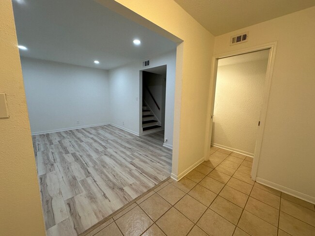 Foto del edificio - 3 Bedroom 2.5 Bath Townhome near Memorial ...