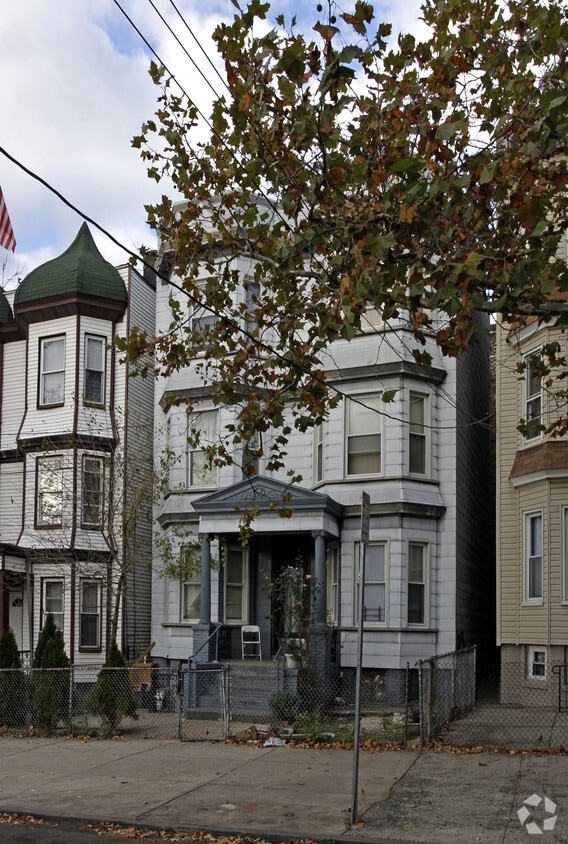 Foto del edificio - 114 Duncan Ave