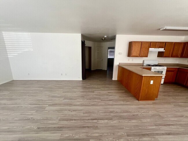 Building Photo - 6685 Ocotillo Ave