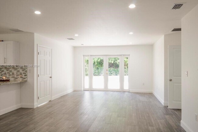 Foto del edificio - 6634 SW 76th Ter
