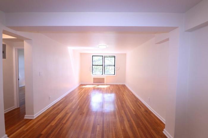 Foto principal - 1 bedroom in ELMHURST NY 11373