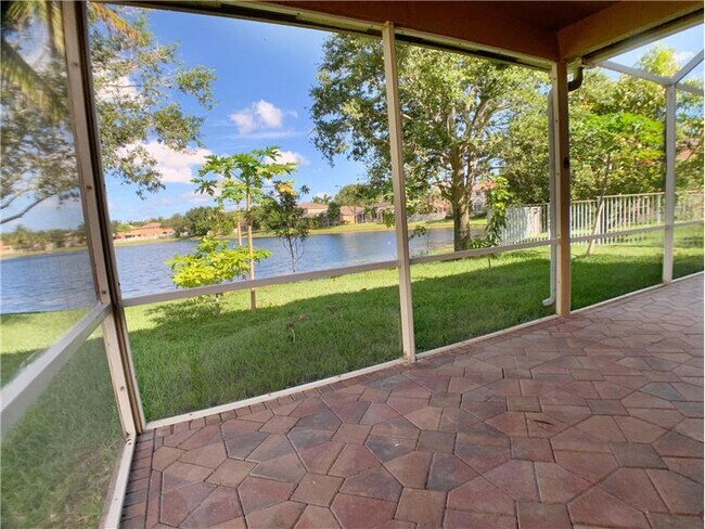 Foto del edificio - 5152 Woodfield Way