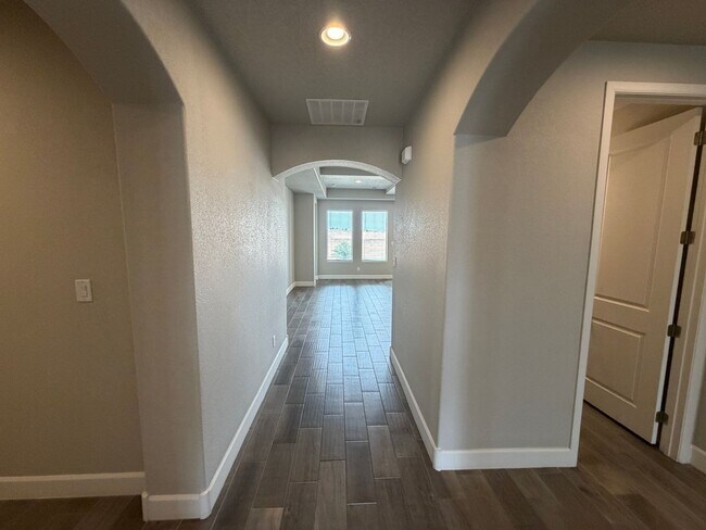 Building Photo - Luxury Single Story 3 Bedroom Plus Office / Sitting Room Recent Construction Available in Exclusi...