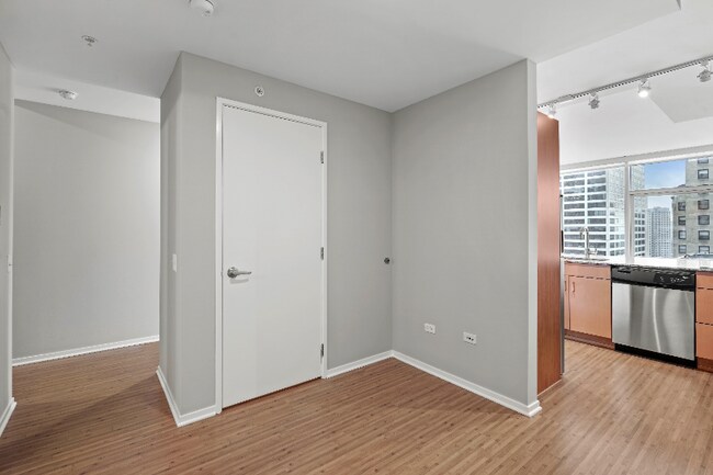 Foto del edificio - 450 N St Clair St