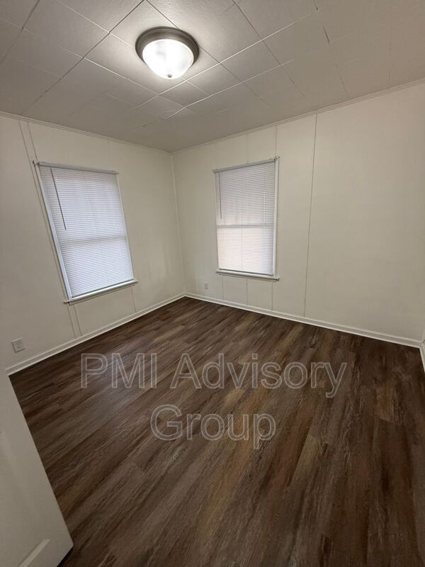 Foto del edificio - 1827 NW Tyler St