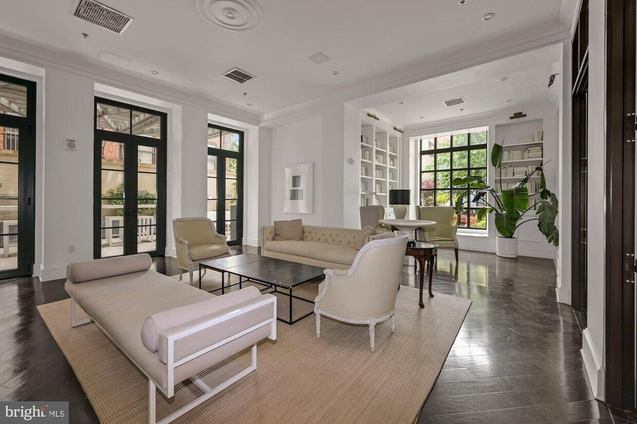 Foto principal - 1011 M St NW
