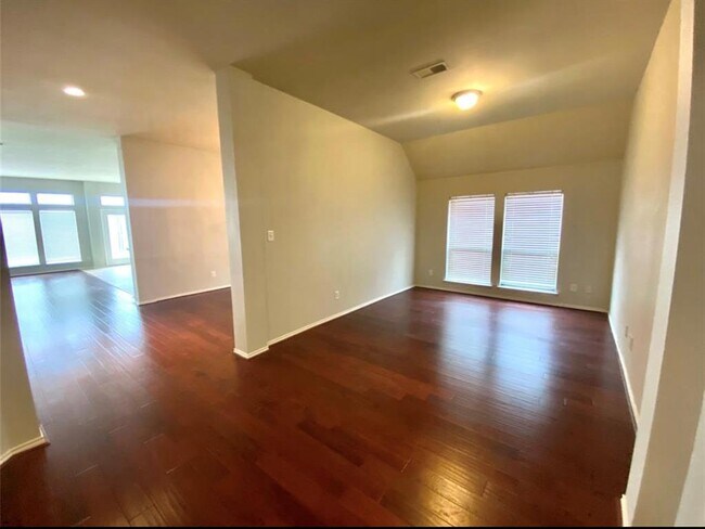 Foto del edificio - 606 Red Oak Canyon Ln