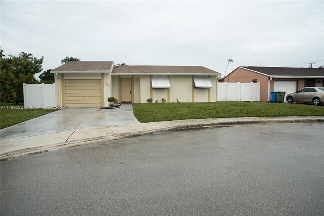Foto del edificio - 180 SW 75th Ave
