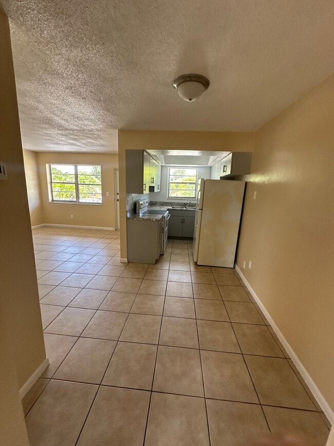 Photo - 6101 Garfield St (Hollywood, FL) Apartment