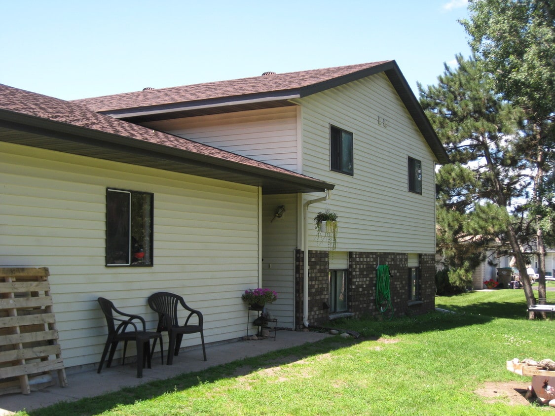 890 Pumphouse Rd, Chippewa Falls, WI 54729 Townhome Rentals in