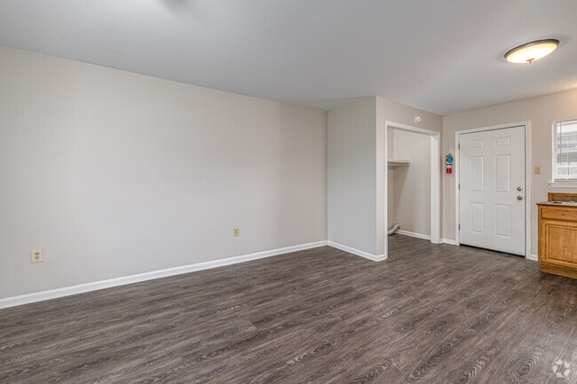 2BR, 1BA - 754SF - Dining Room - Saadi St.