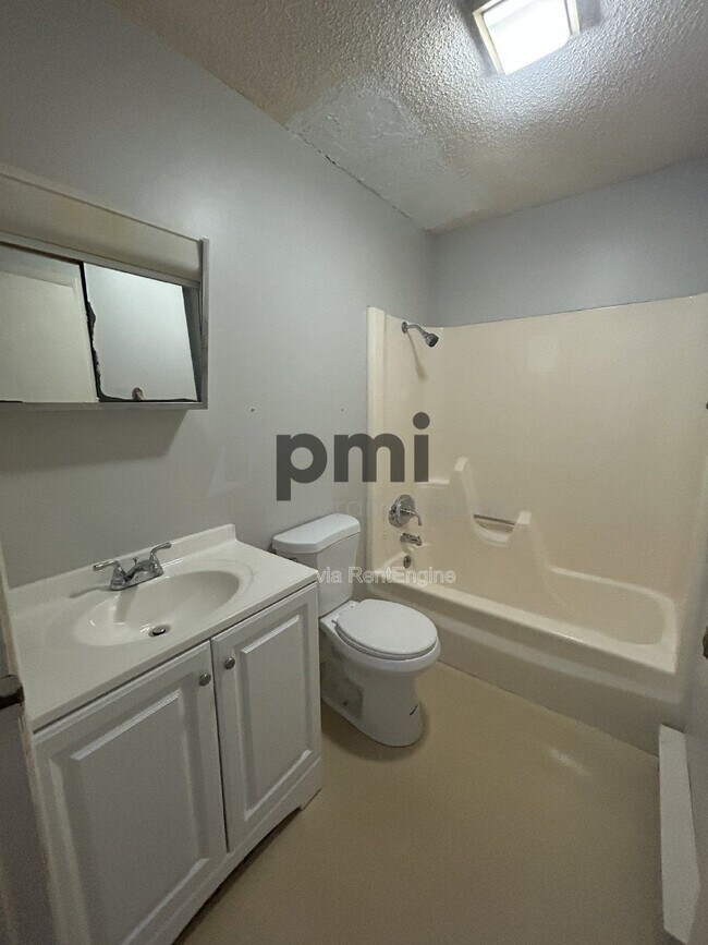 Foto del edificio - 24 W Buchanan Ave