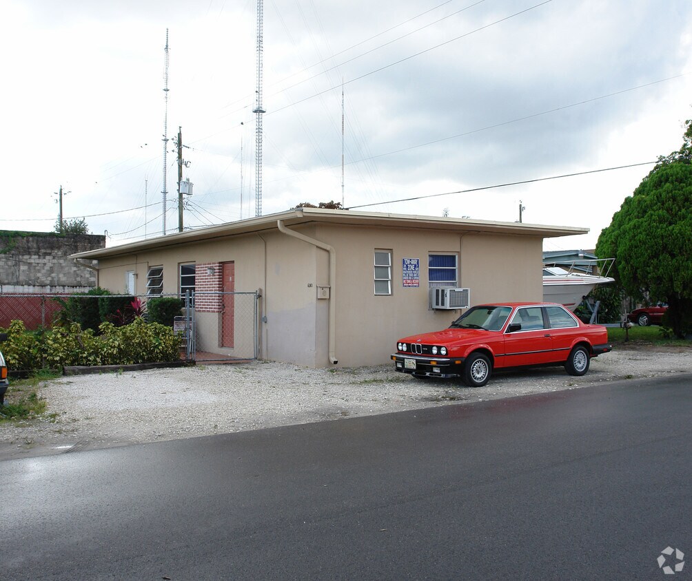 Primary Photo - 6006-6010 SW 39th St