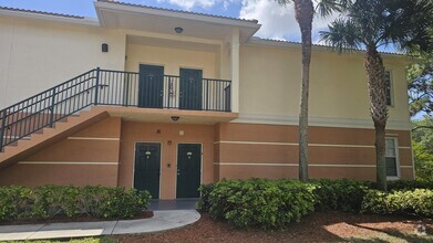 Building Photo - 1111 Myrtlewood Cir E