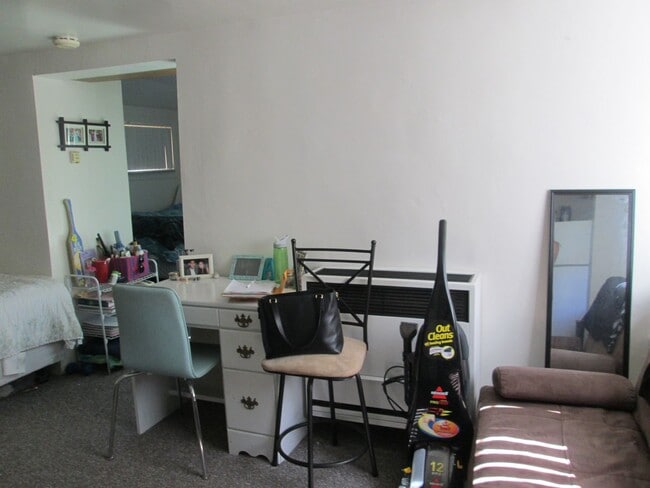 Building Photo - 66 Chorro St